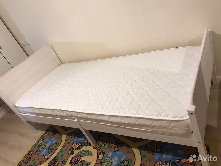 Кровать односпальная с матрасом