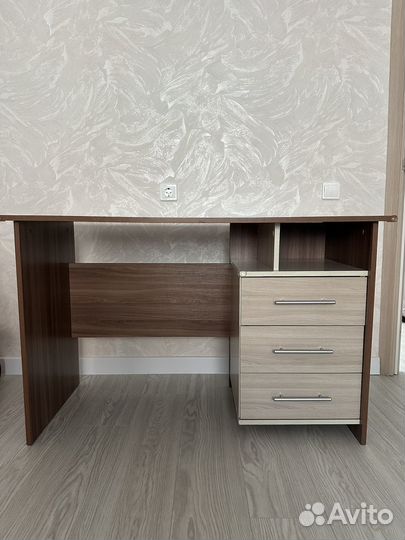 Письменный стол