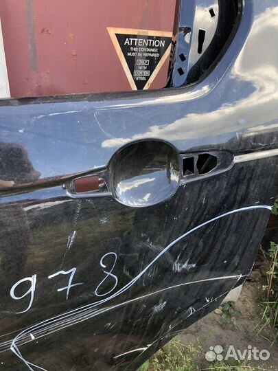 Задняя левая дверь ленд ровер дескавери спорт