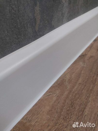 Плинтус Идеал лира 80