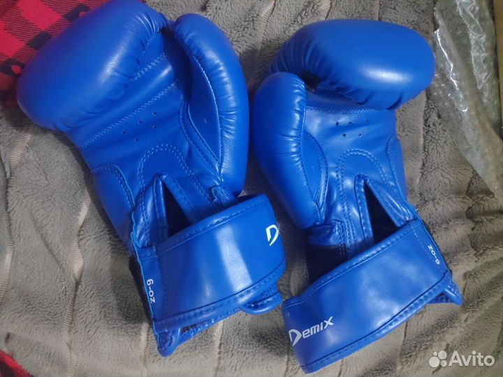 Боксерские перчатки demix