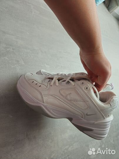 Кроссовки женские