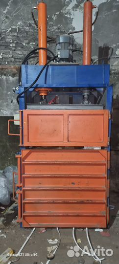 Пресс вертикальный для втор сырья макулатуры