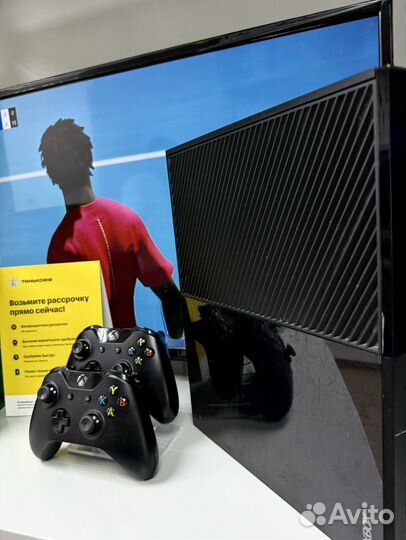Xbox One + 485 игр + 2 геймпада