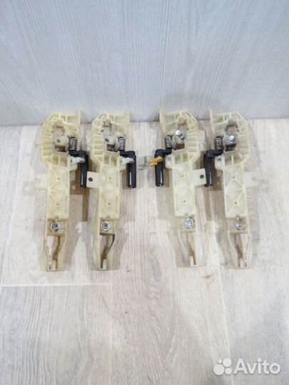 Кронштейн ручки Hyundai Solaris