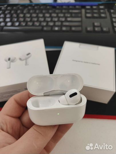 AirPods Pro Кейс и правый наушник