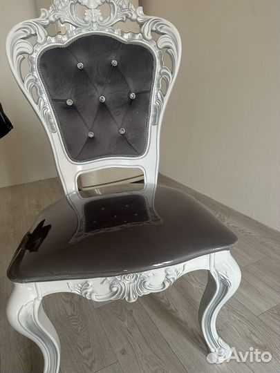 Стол и 4 стула