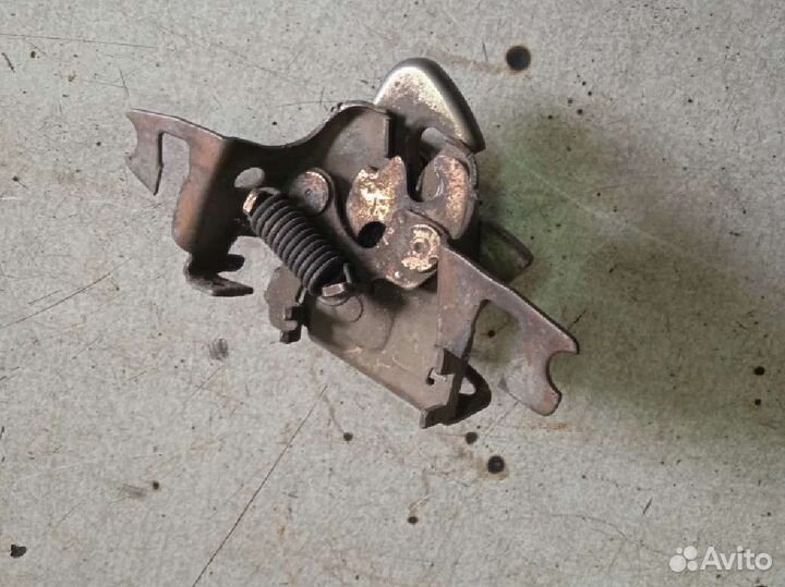 Замок капота Volkswagen Golf 3 Фольксваген гольф 3