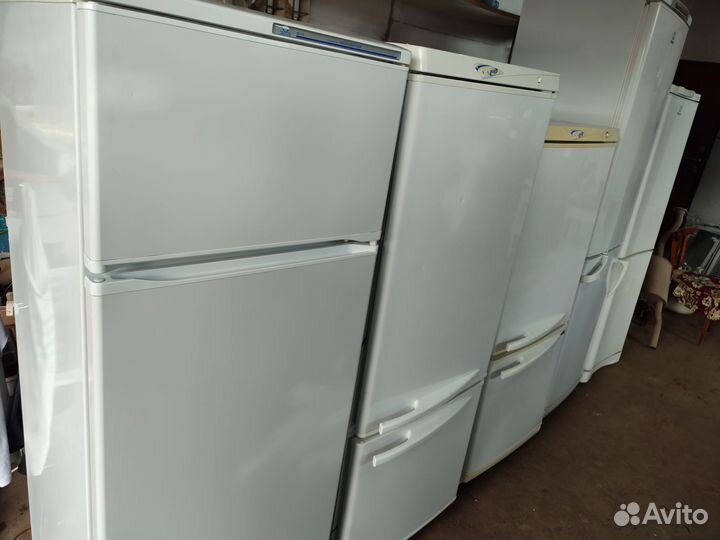 Рабочие холодильники и стиральная машина. Гарант