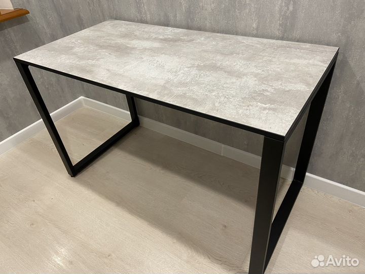 Письменный стол