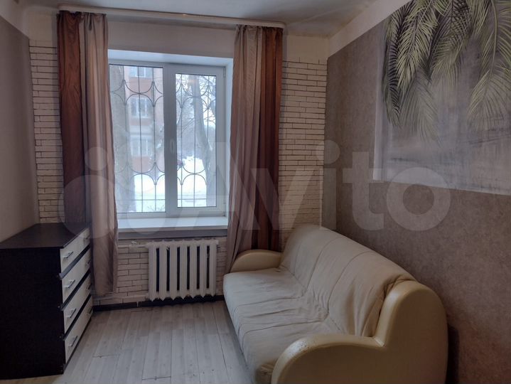 Комната 15 м² в 4-к., 1/3 эт.