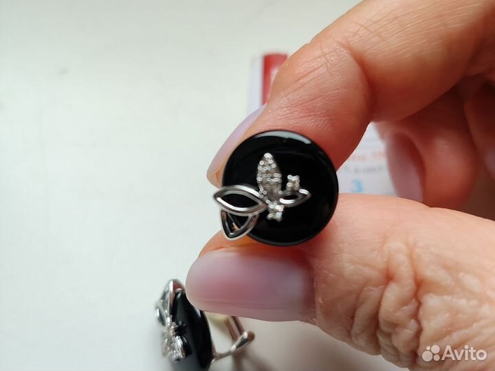 Золотые серьги с бриллиантами мюз