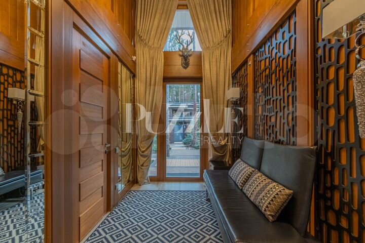 Дом 378 м² на участке 18,5 сот.