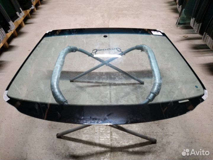 Лобовое стекло фольксваген шаран 2001 года. Фольксваген шаран 1999 датчик под лобовым стеклом. Фольксваген шаран обогрев лобового стекла. Стекло лобовое с подогревом на фольксваген шаран. Лобовое шаран.