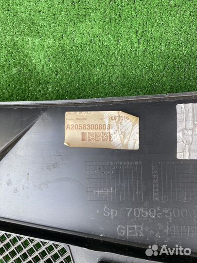 Крышка двигателя Mercedes c-class w205