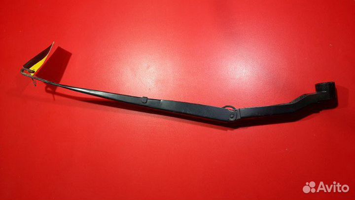 Поводок стеклоочистителя передний правый Subaru