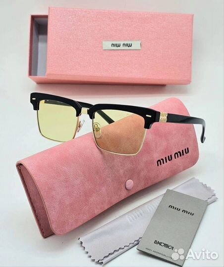 Солнцезащитные очки Miu Miu