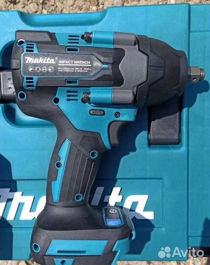 Аккумуляторный гайковерт Makita 700 Нм