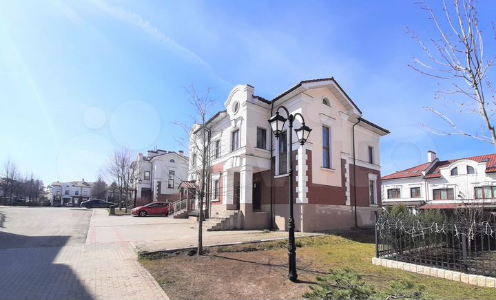 Дом 296 м² на участке 2,9 сот.