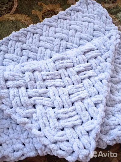 Плед из плюшевой пряжи