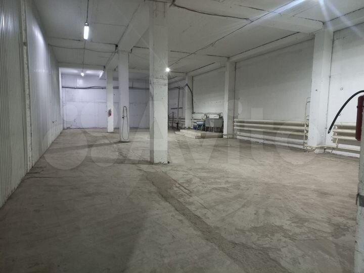 Склад, 930 м²