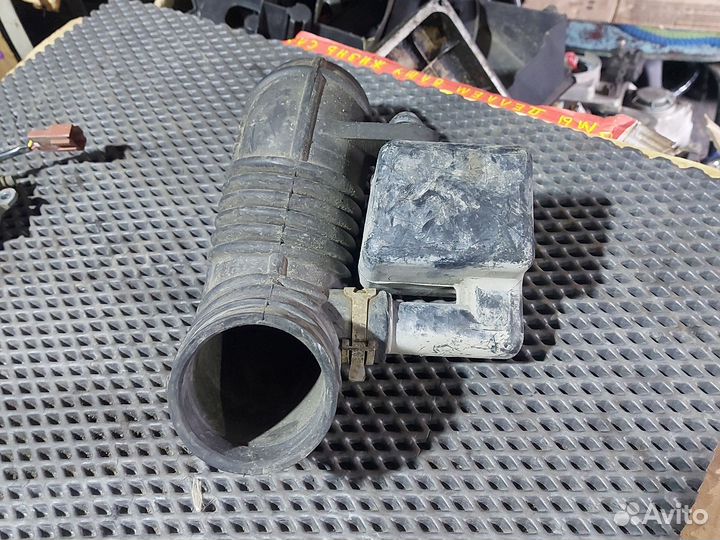 Патрубок воздушного фильтра Mercedes w220