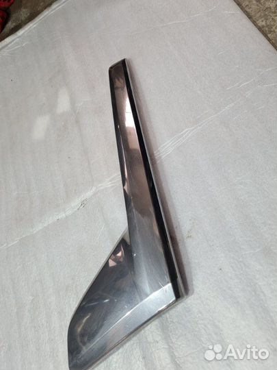 Накладка на фару передняя правая Toyota Land