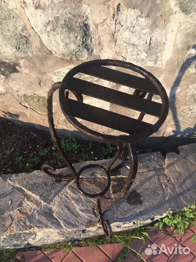 Кованые подставки под цветы