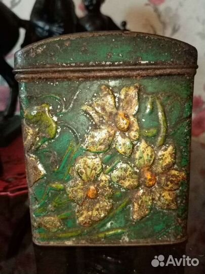 Старинная жестяная коробка