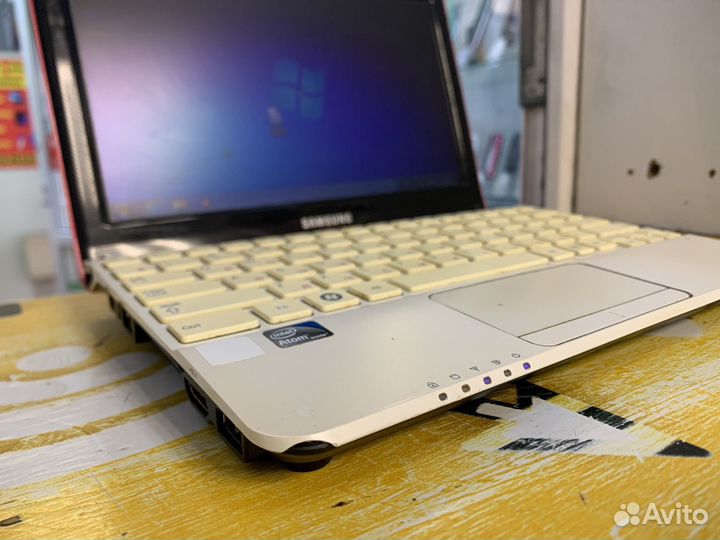 Ноутбук Samsung NC110 (1024x600