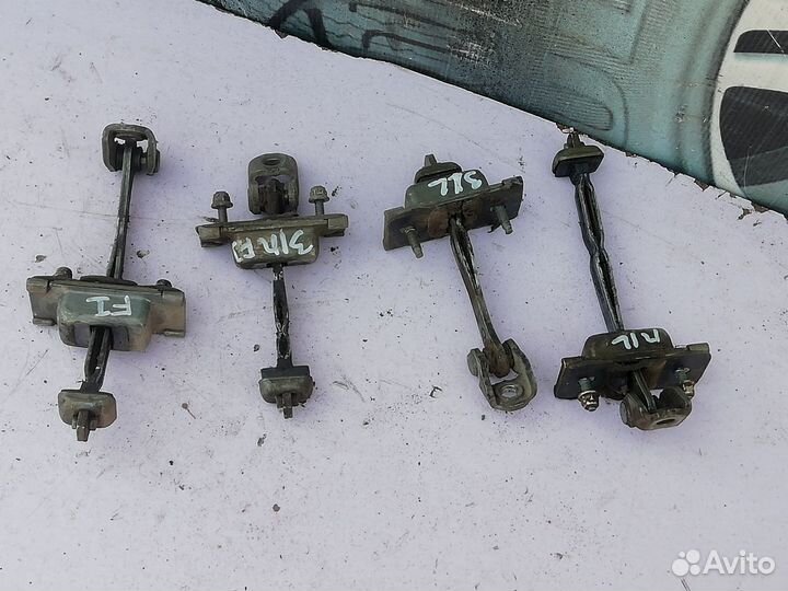 Ограничитель дверей Форд Фокус1