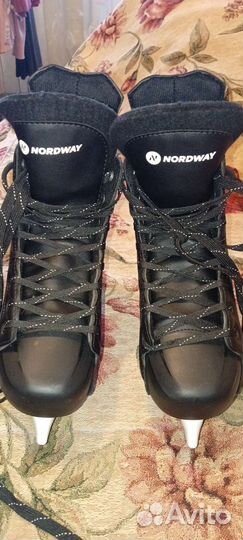 Коньки хоккейные