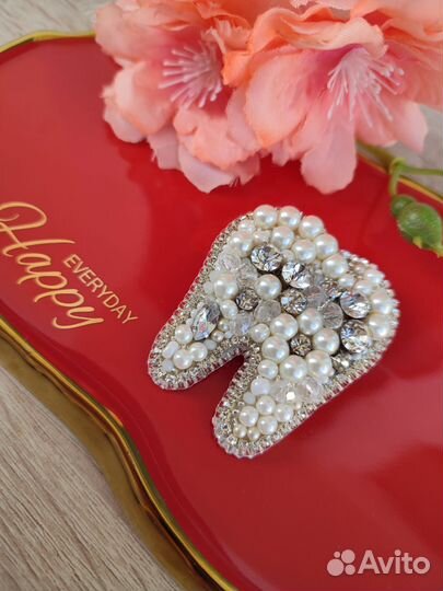 Брошь ручной работы