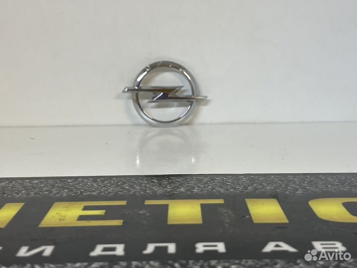 Эмблема Opel на руль Астра Astra J