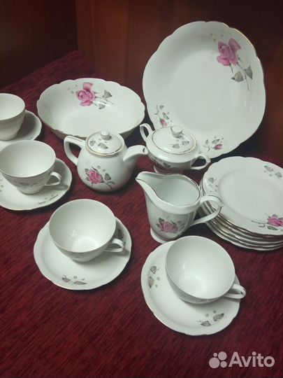 Столовый фарфоровый сервиз