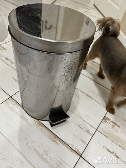 Мусорное ведро с педалью