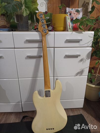 Бас гитара fender jazz bass