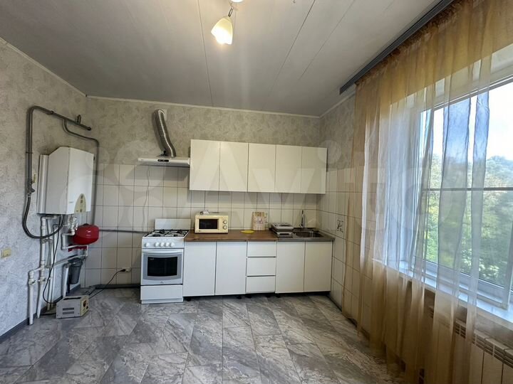 3-к. квартира, 90 м², 2/2 эт.