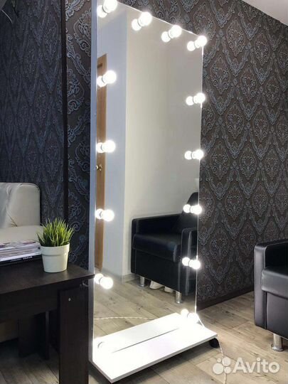 Зеркало с лампочками