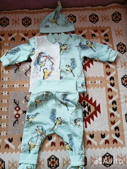 Комплект набор(кофточка ползунки и шапочка)