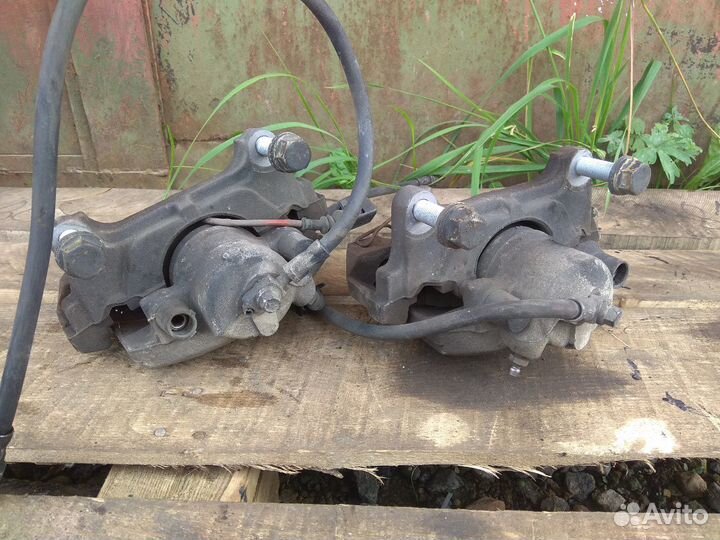 Суппорт передний VW Passat B6