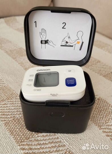 Тонометр на запястье Omron RS2