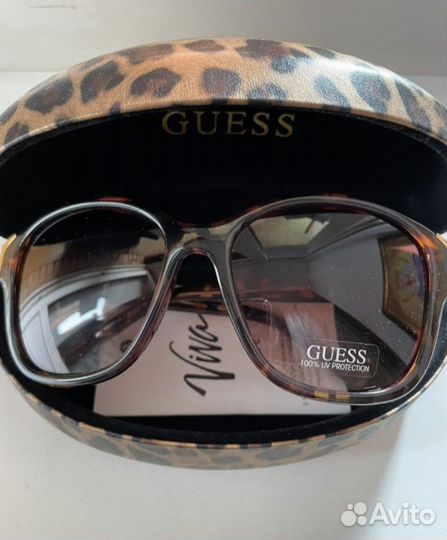 Солнцезащитные очки женские Guess