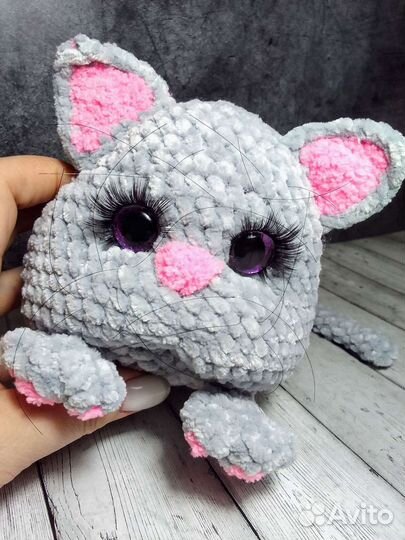 Вязанная игрушка Котик