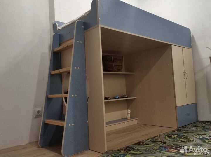 Детская кроватка со шкафчикои