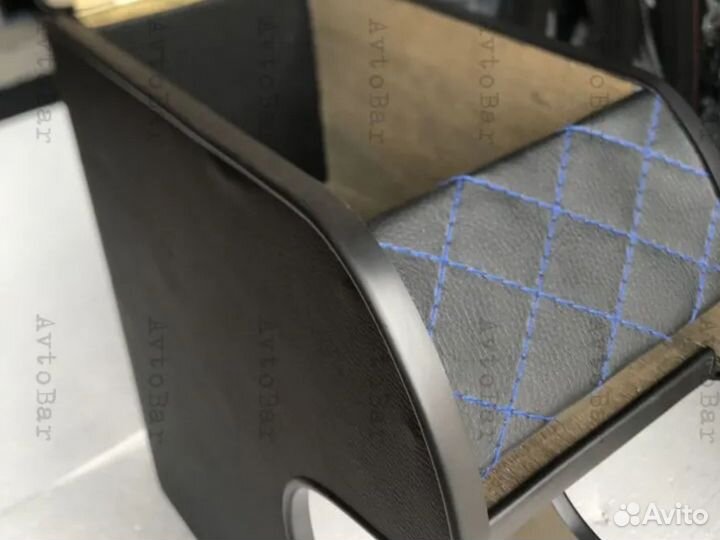 Подлокотник LADA granta синия строчка