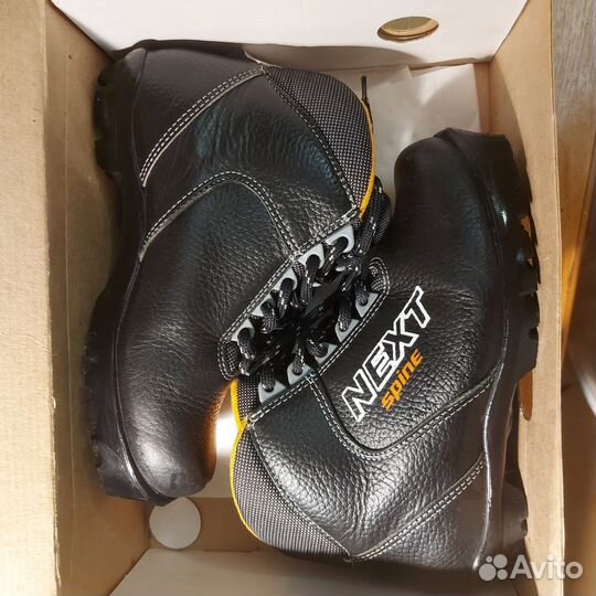 Лыжные ботинки 35 и 36 р. Кожаные