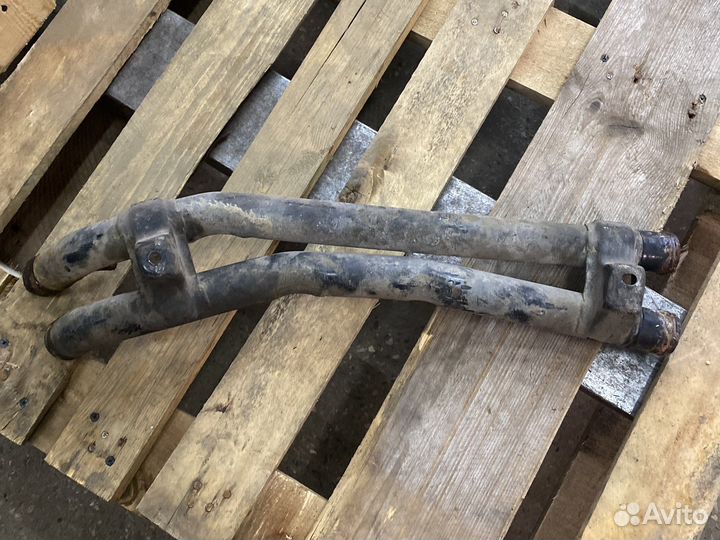 Toyota Previa 1 патрубок охлаждения