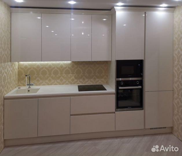 Кухня на заказ под потолок