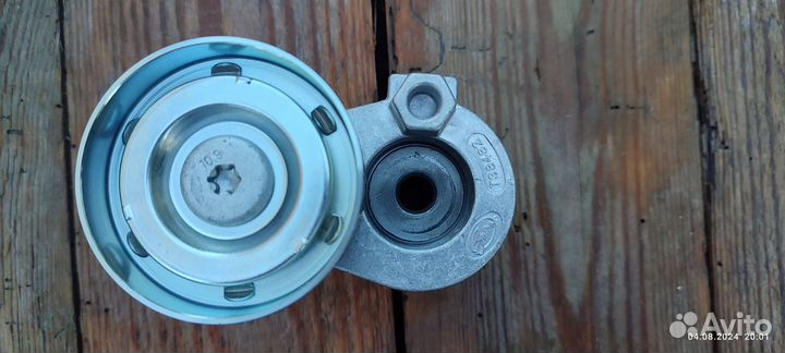 Натяжной механизм с роликом и приводной ремеь